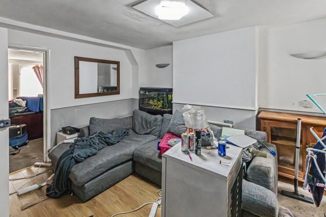 25 Windsor Road, Bournemouth, BH5 1DT 9