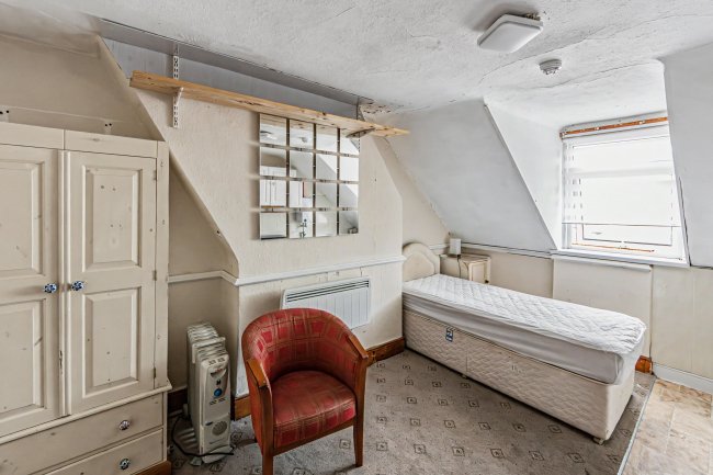 25 Windsor Road, Bournemouth, BH5 1DT 9
