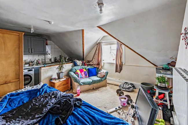 25 Windsor Road, Bournemouth, BH5 1DT 9