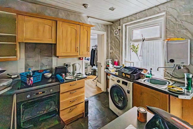 25 Windsor Road, Bournemouth, BH5 1DT 9