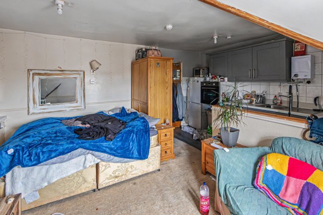 25 Windsor Road, Bournemouth, BH5 1DT 9