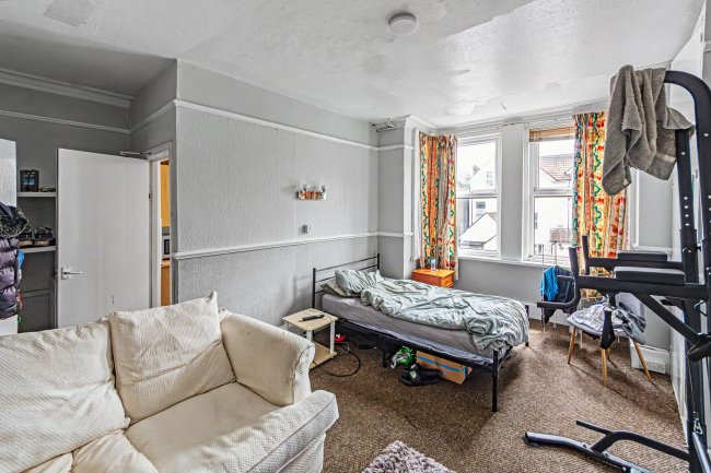 25 Windsor Road, Bournemouth, BH5 1DT 9