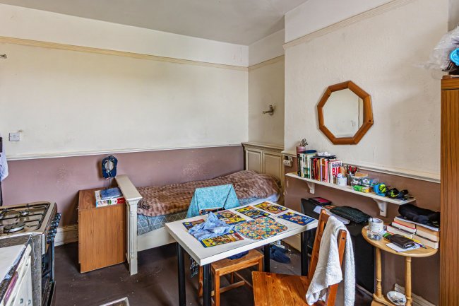 25 Windsor Road, Bournemouth, BH5 1DT 9