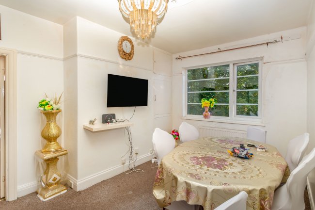 Gipton Lodge, 20 Copgrove Road, Roundhay, Leeds, LS8 2SR 7