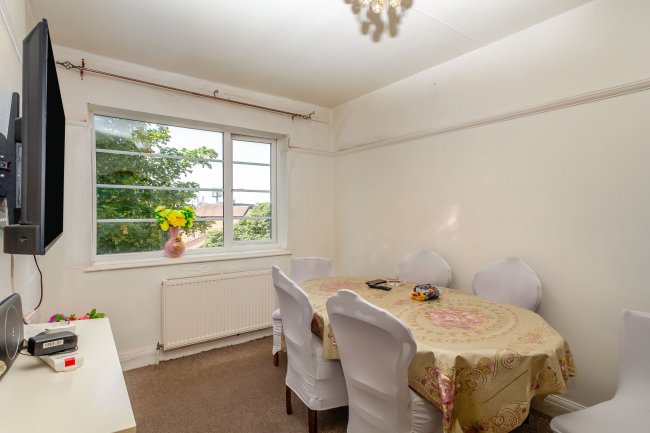 Gipton Lodge, 20 Copgrove Road, Roundhay, Leeds, LS8 2SR 7