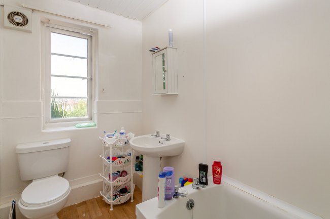 Gipton Lodge, 20 Copgrove Road, Roundhay, Leeds, LS8 2SR 7
