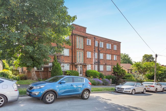 Gipton Lodge, 20 Copgrove Road, Roundhay, Leeds, LS8 2SR 7