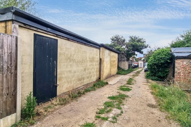 Rear of 16 Empire Avenue, Edmonton, London N18 1AD 3