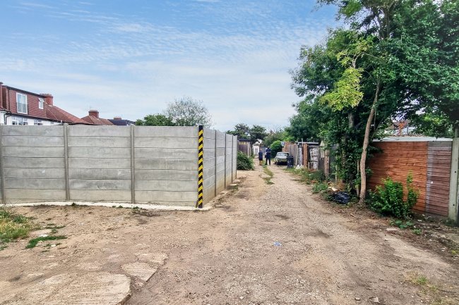 Rear of 16 Empire Avenue, Edmonton, London N18 1AD 3