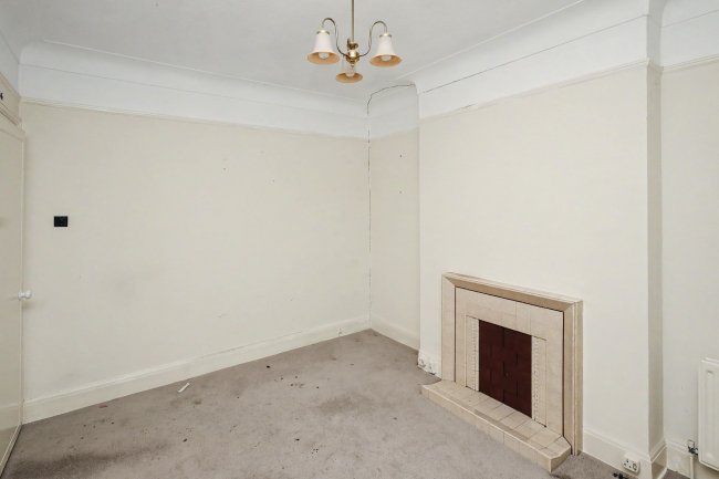 36 St Andrews Road, Ilford, London IG1 3PF 2