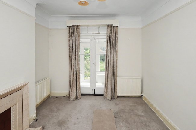 36 St Andrews Road, Ilford, London IG1 3PF 2