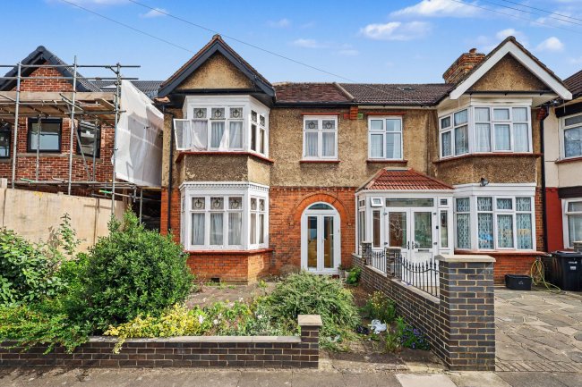 36 St Andrews Road, Ilford, London IG1 3PF 2