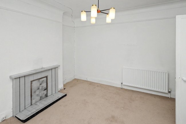 36 St Andrews Road, Ilford, London IG1 3PF 2