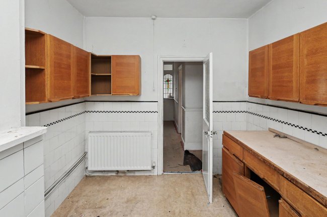 36 St Andrews Road, Ilford, London IG1 3PF 2