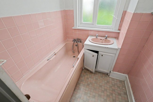 36 St Andrews Road, Ilford, London IG1 3PF 2