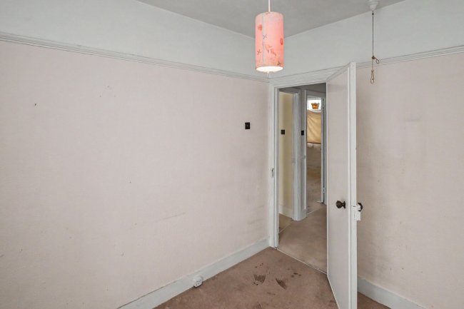 36 St Andrews Road, Ilford, London IG1 3PF 2