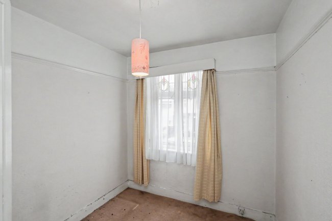 36 St Andrews Road, Ilford, London IG1 3PF 2