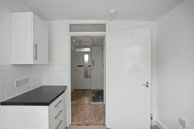 Flat 1, 24 - 26 Marlborough Road, Chiswick, London W4 4ET 7