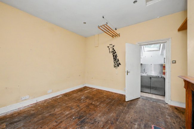 4 The Alms Houses, Queens Road, Royston SG8 7AP 5