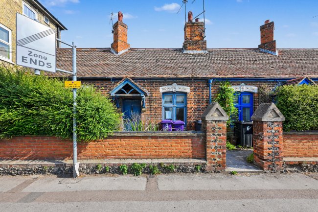 4 The Alms Houses, Queens Road, Royston SG8 7AP 5