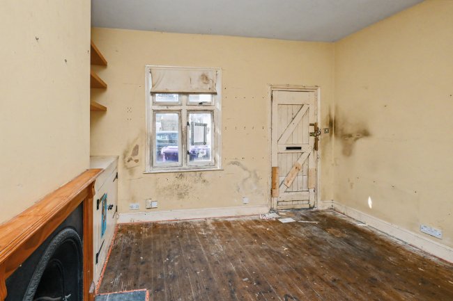 4 The Alms Houses, Queens Road, Royston SG8 7AP 5