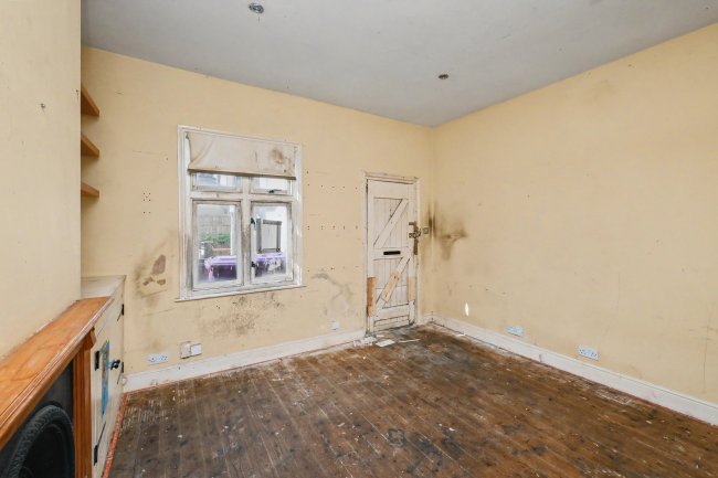 4 The Alms Houses, Queens Road, Royston SG8 7AP 5