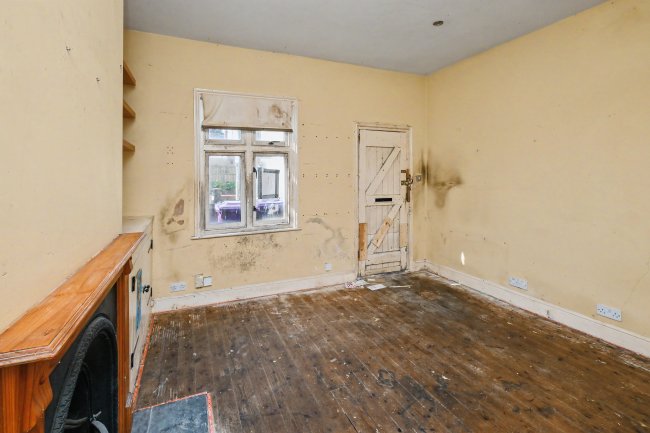4 The Alms Houses, Queens Road, Royston SG8 7AP 5