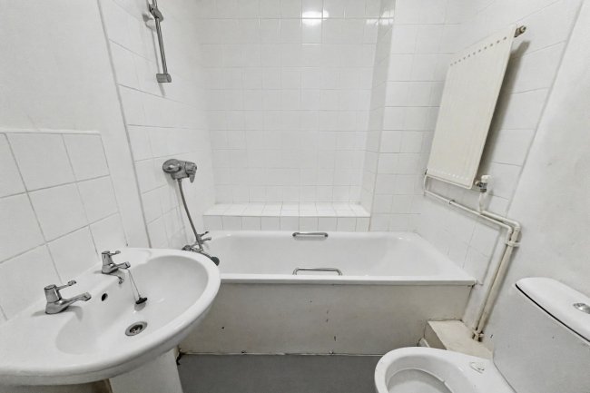 Flat C, 10 Loveridge Road, West Hampstead, London NW6 2DT 4