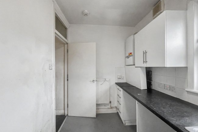 Flat C, 10 Loveridge Road, West Hampstead, London NW6 2DT 4