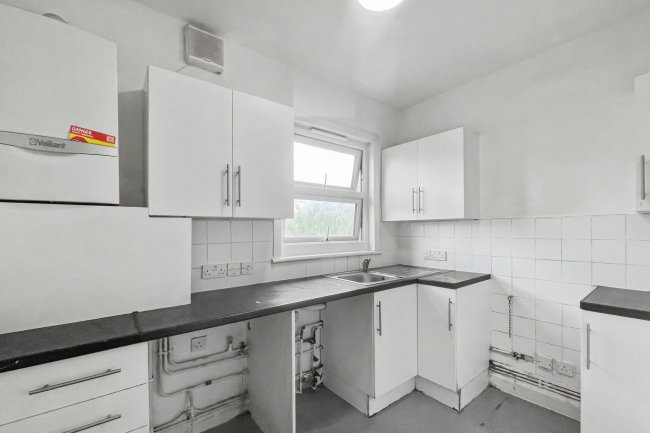 Flat C, 10 Loveridge Road, West Hampstead, London NW6 2DT 4