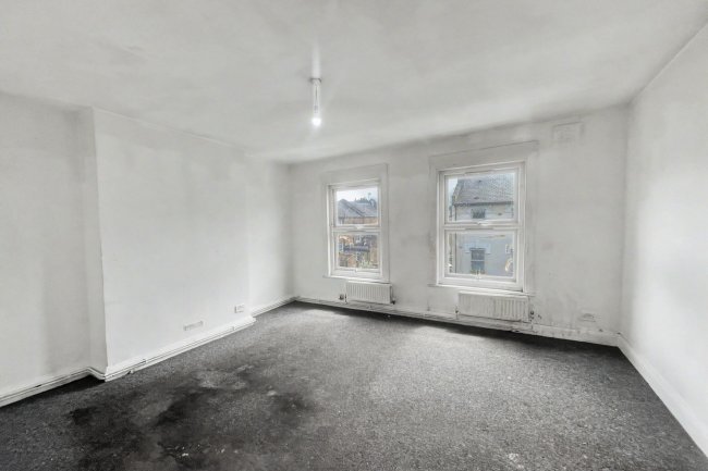 Flat C, 10 Loveridge Road, West Hampstead, London NW6 2DT 4