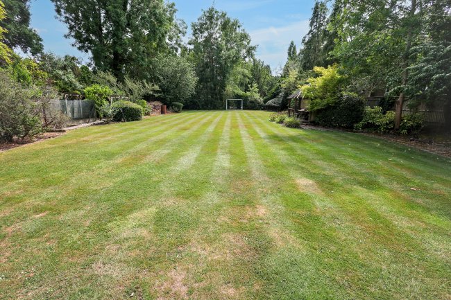 4 Beech Hill, Barnet, EN4 0JP 5