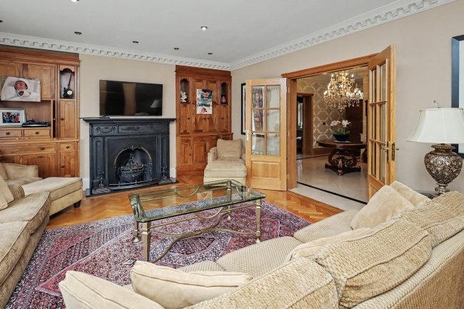 4 Beech Hill, Barnet, EN4 0JP 5