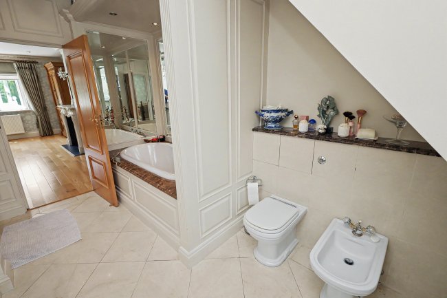4 Beech Hill, Barnet, EN4 0JP 5