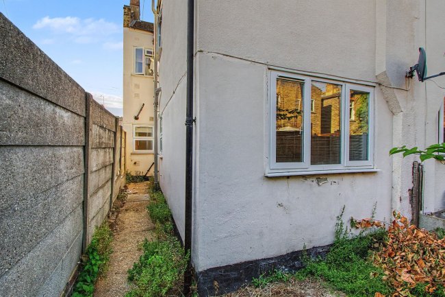 Flat A, 2 Otley Road, London E16 3JT 10