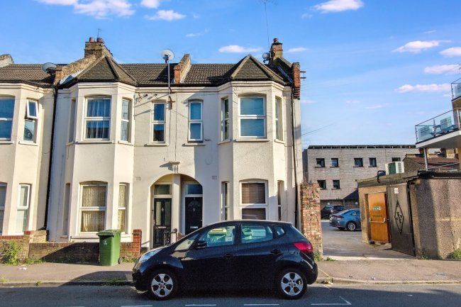 Flat A, 2 Otley Road, London E16 3JT 10