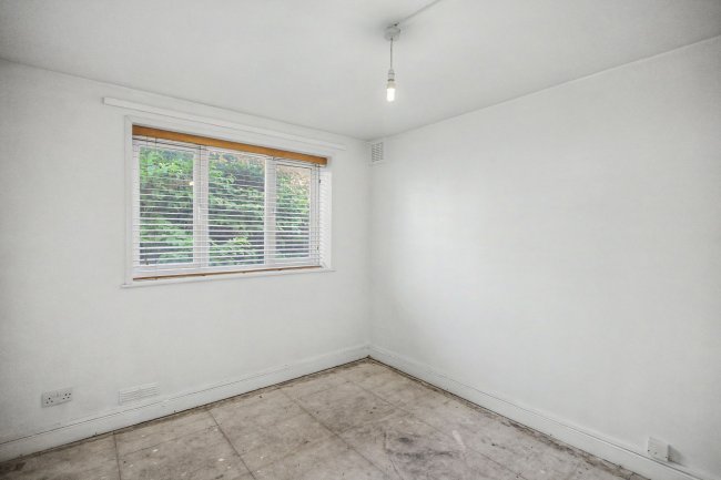 Flat A, 2 Otley Road, London E16 3JT 10