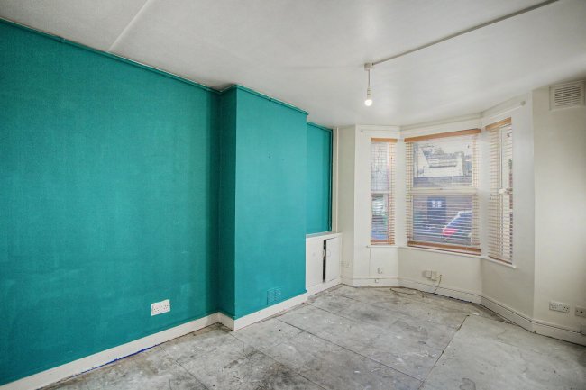Flat A, 2 Otley Road, London E16 3JT 10