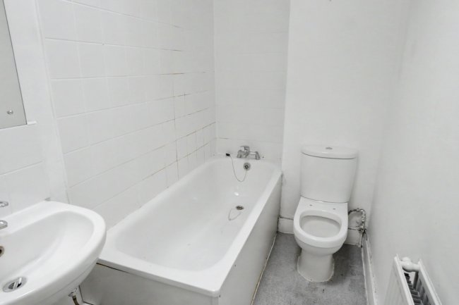 Flat E, 141 Holland Road, London W14 8AS 6