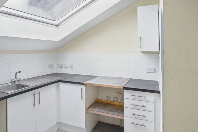 Flat E, 141 Holland Road, London W14 8AS 6