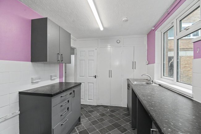 20 Lydbury, Bracknell, Berkshire, RG12 9HH 3
