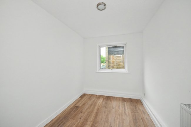2 The Lodge, The Plain, Epping, CM16 6TP 8