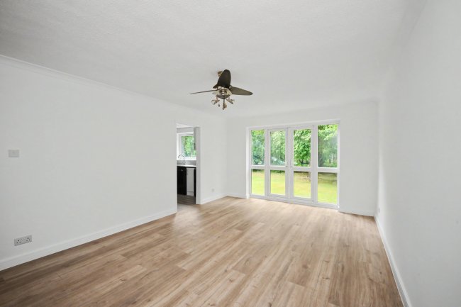2 The Lodge, The Plain, Epping, CM16 6TP 8