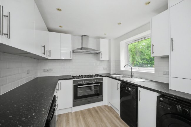 2 The Lodge, The Plain, Epping, CM16 6TP 8