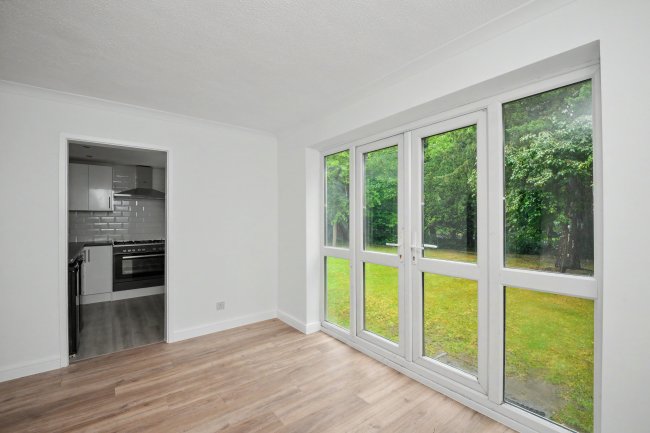 2 The Lodge, The Plain, Epping, CM16 6TP 8