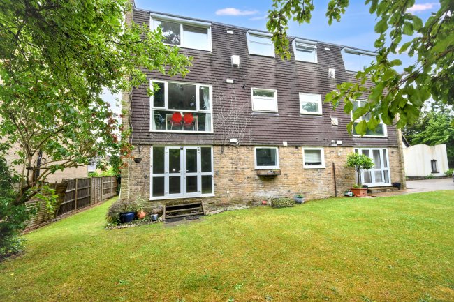 2 The Lodge, The Plain, Epping, CM16 6TP 8