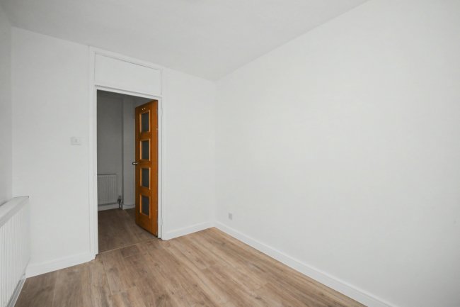 2 The Lodge, The Plain, Epping, CM16 6TP 8