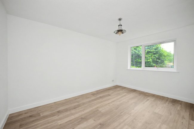 2 The Lodge, The Plain, Epping, CM16 6TP 8