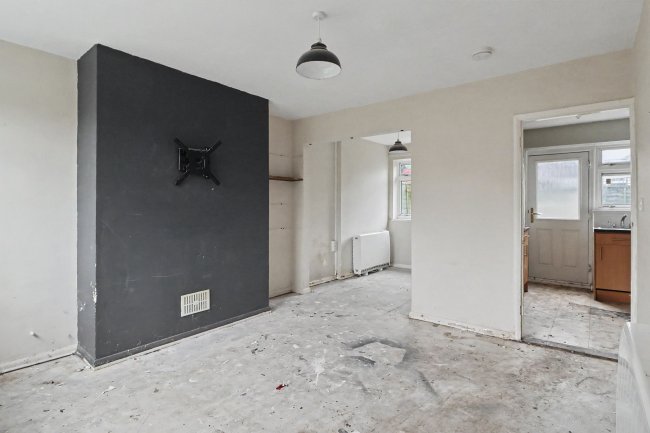35 Park View, Crewkerne, Somerset, TA18 8HS 4