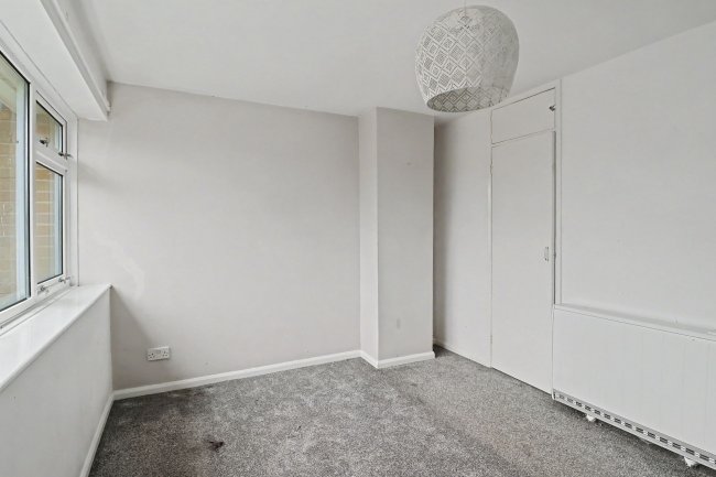 35 Park View, Crewkerne, Somerset, TA18 8HS 4
